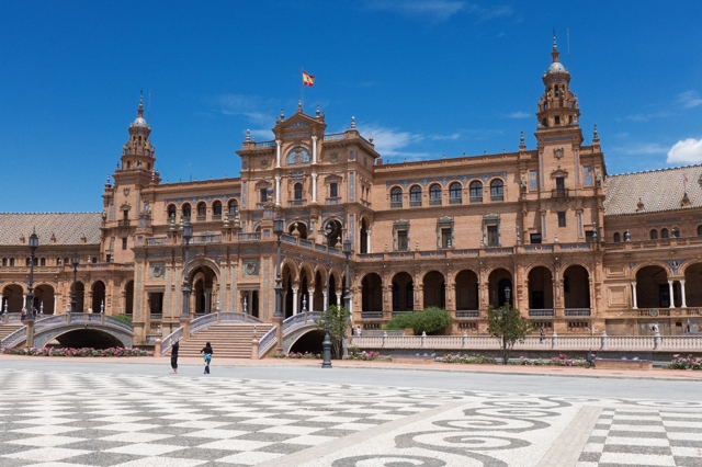 Plaza de España complex wphotos with Leica dlux6